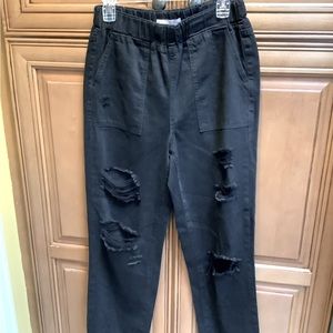 NWOT BLACK DISTRESSED PULL UP JOGGER HIGH RISE JEANS